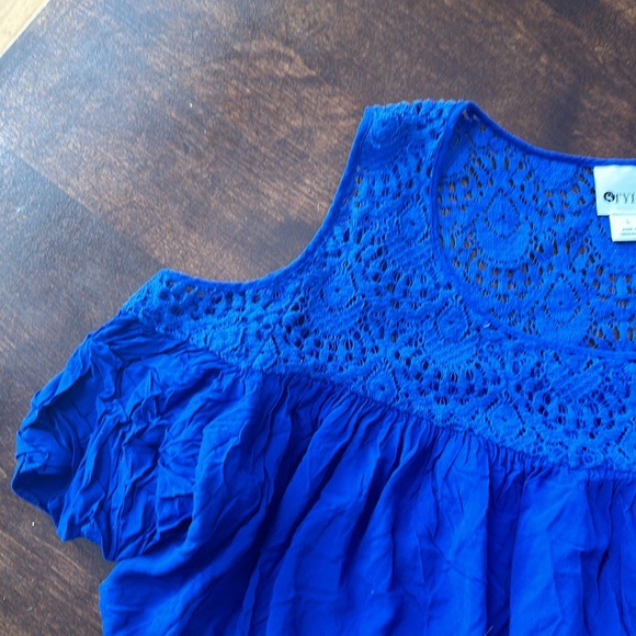 Stylus Cute Blue Top - Picture 2 of 6